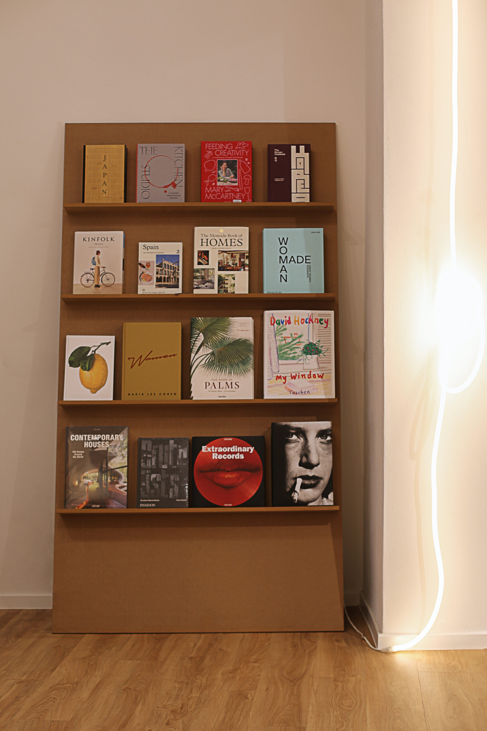 Minimalist_interior_concept_store_Mannheim_Carolin_Wanitzek_Valerie_Nebe4